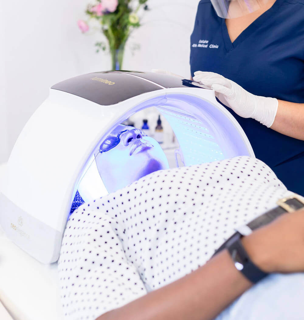 Adoniamedicalclinic - Female patient at treatment